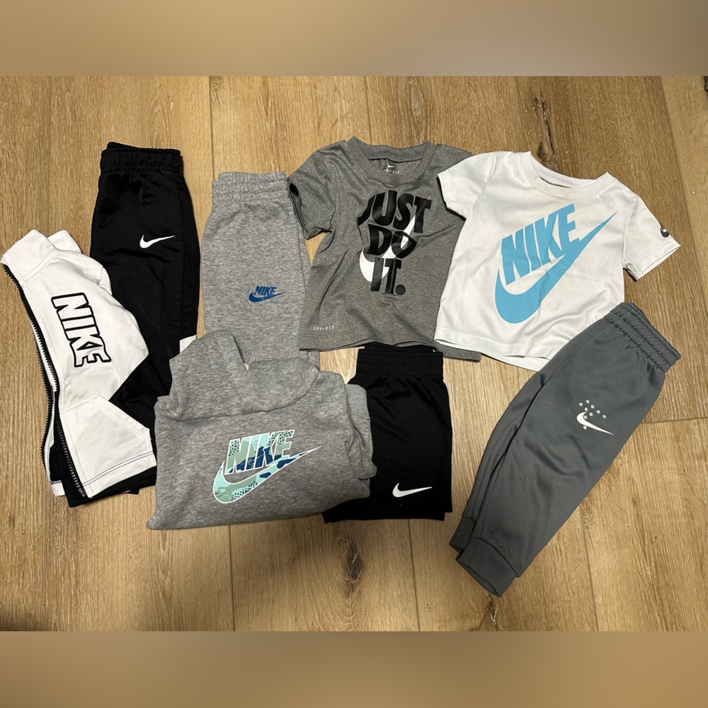 Set of Nike outfits 12 & 18 months